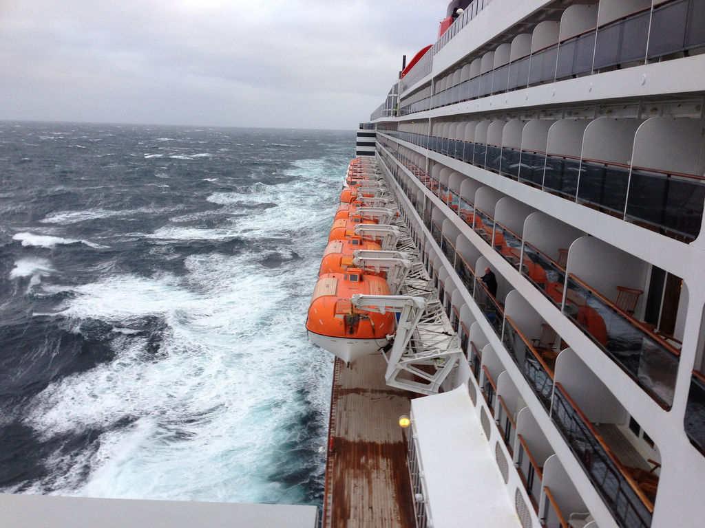 Cunaed Queen Mary 2 In Stormy Atlantic Seas