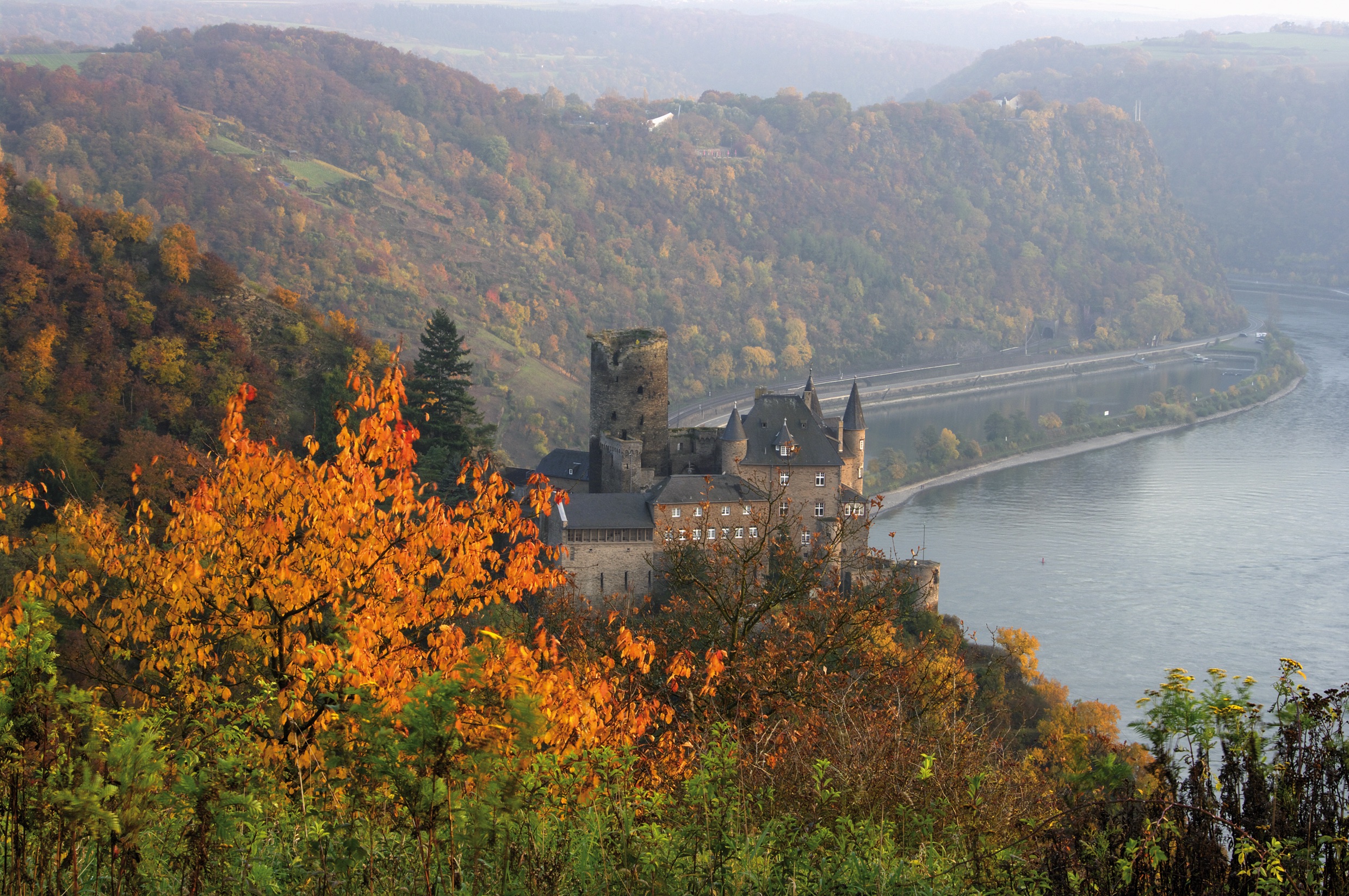Burg Katz Above St Goarshausen and the Rhine River, Germany без смс