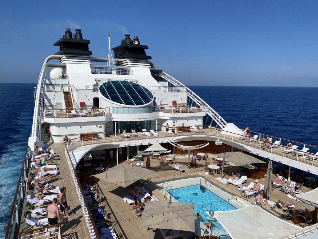 luxury cruise meaning