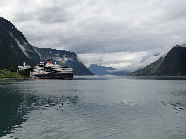 Cunard Queen Elizabeth in Skjolden Norway https://www.tipsfortravellers.com
