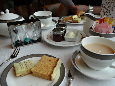 Cunard & Twinings Tea Rituals Afternoon Tea on the Queen Elizabeth: Cakes 